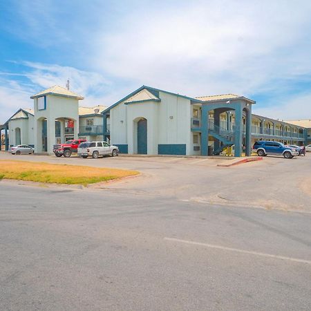 Oyo Hotel Midland Exterior photo
