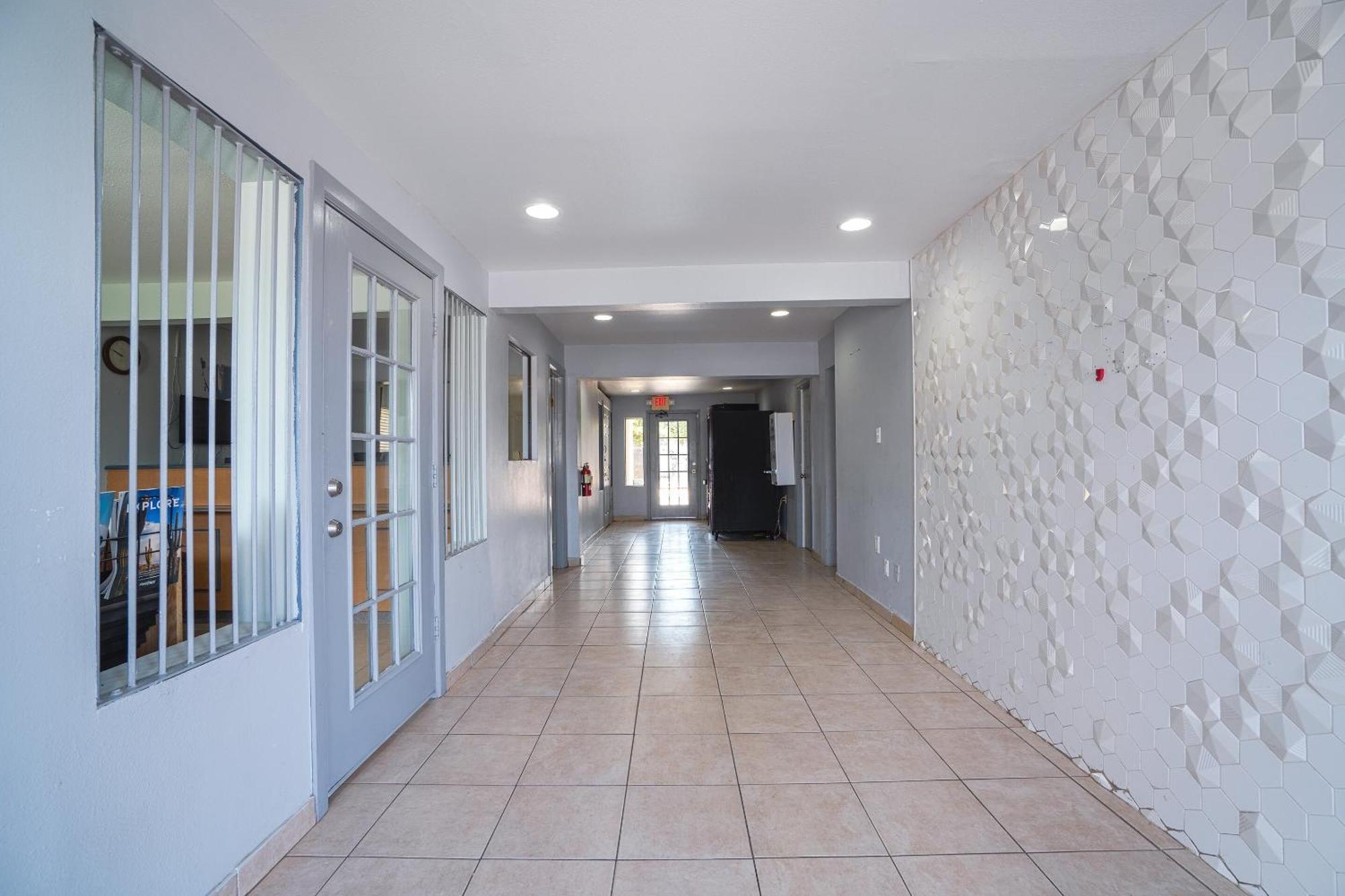 Oyo Hotel Midland Exterior photo