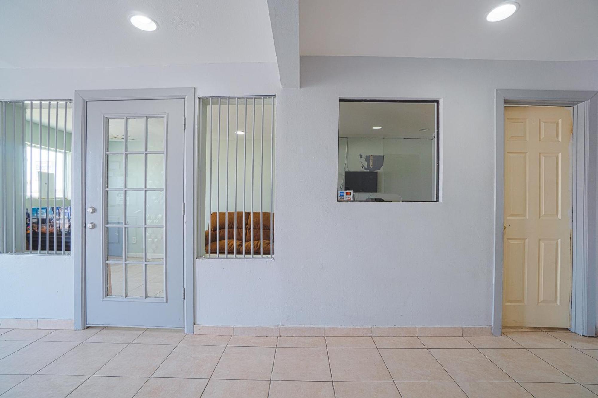 Oyo Hotel Midland Exterior photo