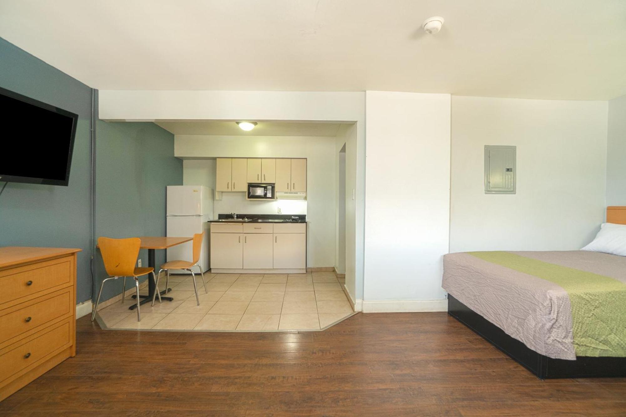 Oyo Hotel Midland Exterior photo